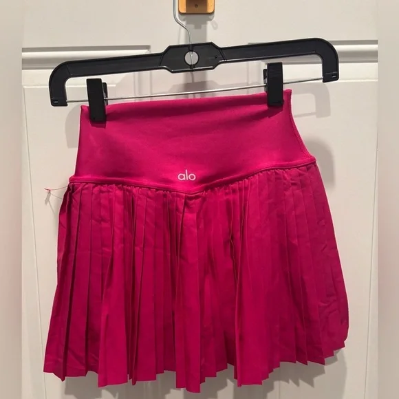 ALO YOGA - Grand Slam Tennis pickleball Skirt - Magenta Crush - Picture 3 of 4